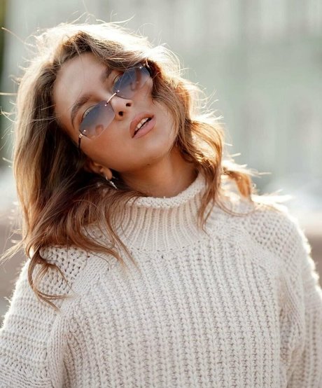 allwene free model high quality photo