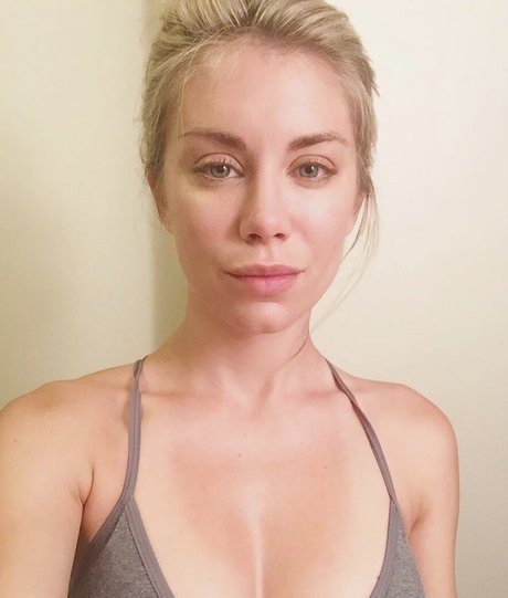 Jennifer Holland model naked picture