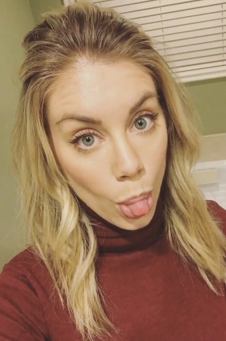 Jennifer Holland nude model photos