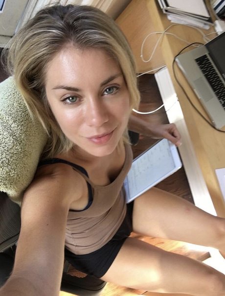 Jennifer Holland model exclusive archive