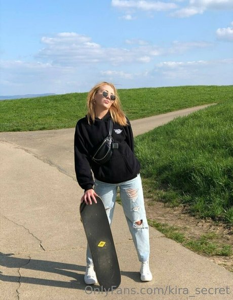 kira secret nude actress galleries