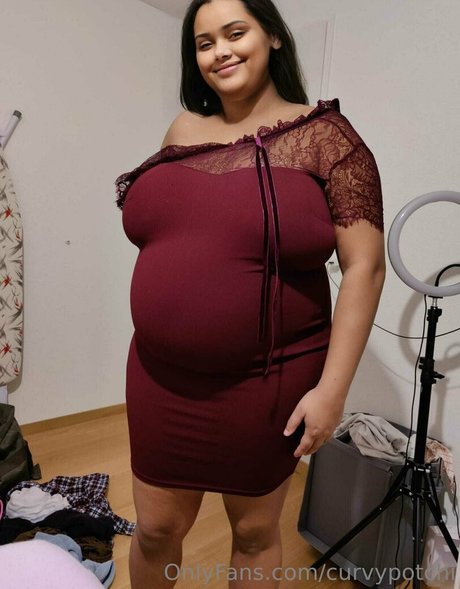 curvypotchi naked model images