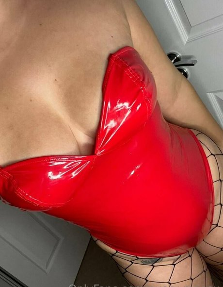 avery maeex hot pornstar img