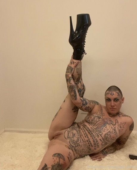 quad awful hot actress img