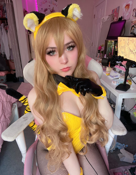 granny thick onlyfans pornographic image