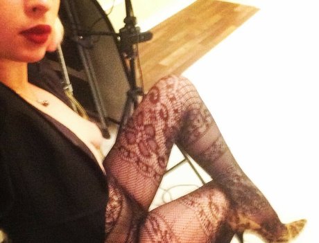 Uli Krown model beautiful galleries