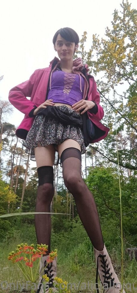 alicialiniquinn star top pic