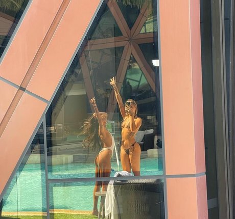 Jessienicolexxx art model pic