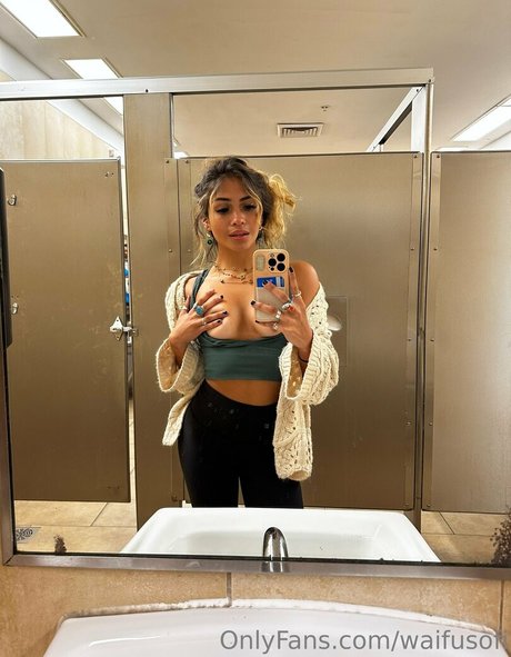 waifusofi model exclusive photo