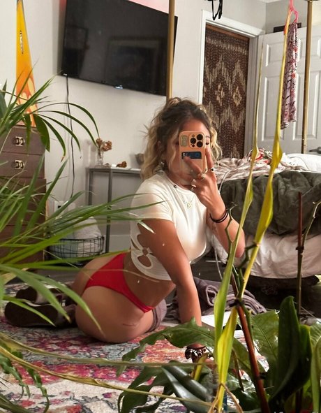 waifusofi pornographic star img