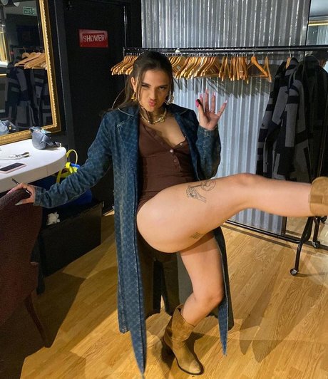 Mae Muller Profile pic