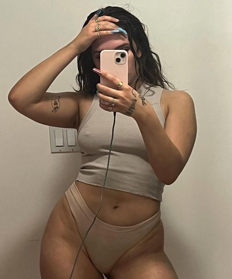 Mae Muller pornstar sex image