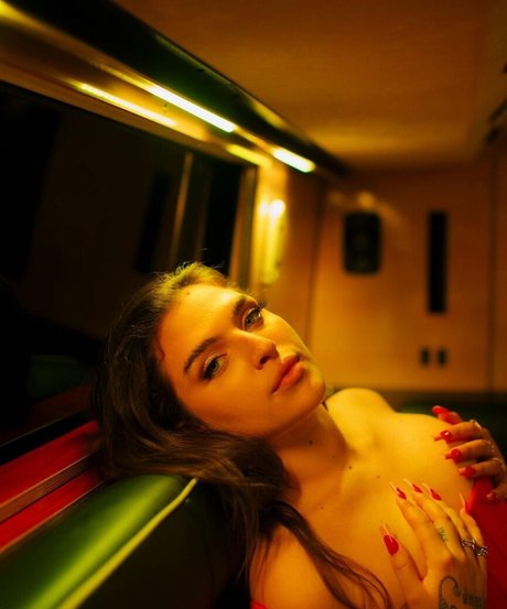 Mae Muller pornstar picture