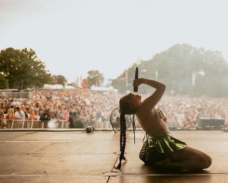 Mae Muller model free images