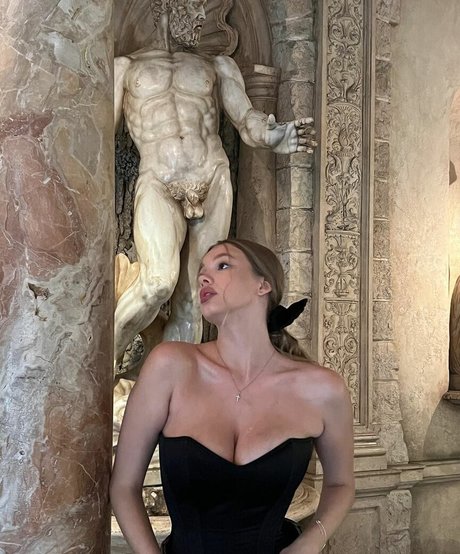 Darina Z star nude pic