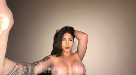 TS Vanessa9in model perfect pic