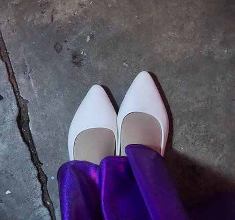 feetbeth model nude picture