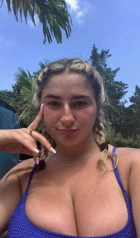 Jolie B nude star picture