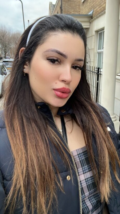 Aline oliveira nice actress img