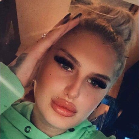 Byyta model free image