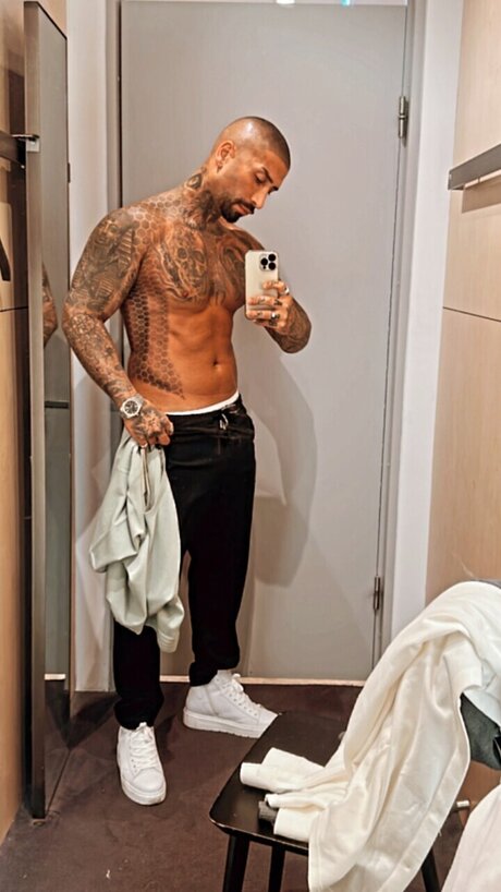 Bobby Chambers exclusive model pic