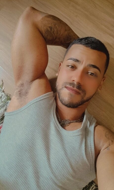 Luiz Adriano pretty pornstar img