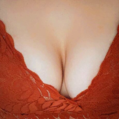 DHC27 erotic actress pictures