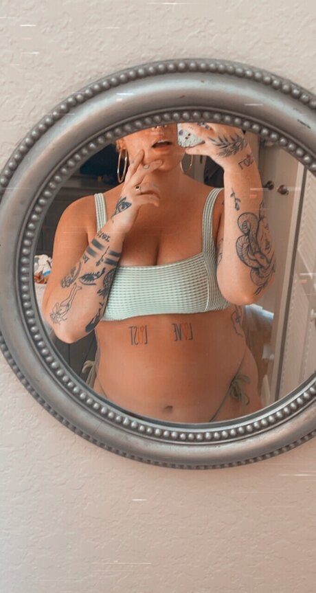 Hanna Banana model top images