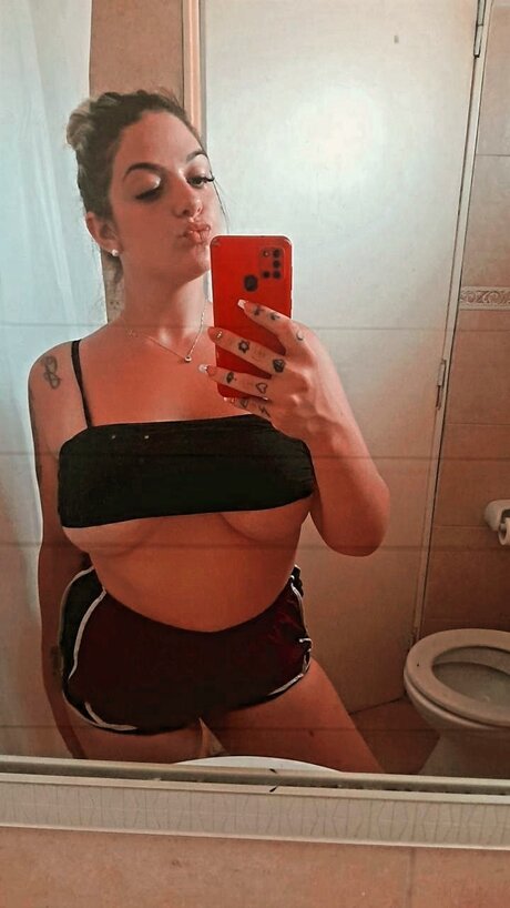 Peque aLul_ hot actress pic