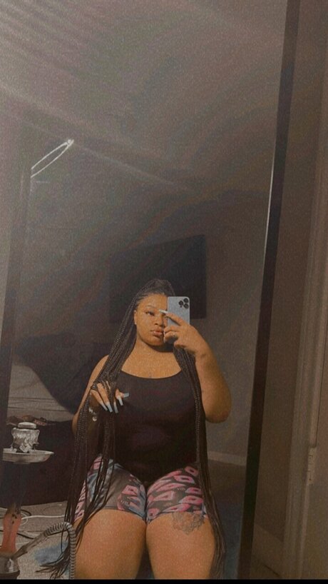 Yazmyn Love model exclusive pictures