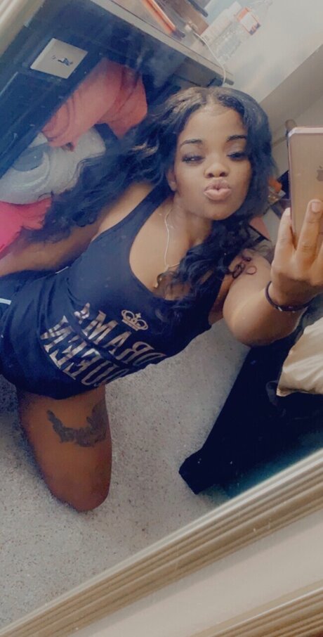 MadeeSpecyal pornstar sexy photo