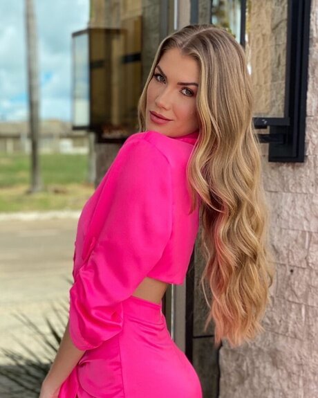 Andrieli Bergmann model top pictures