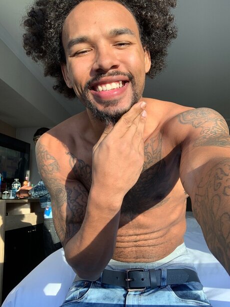 Dylan Ward pretty model images