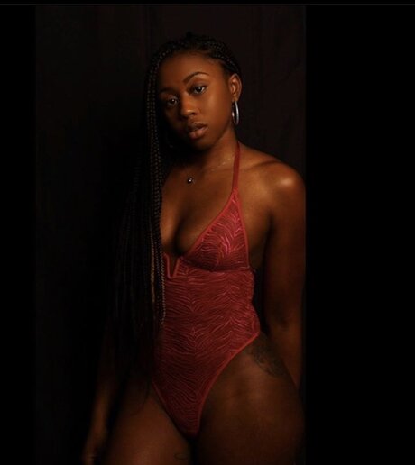 Leece Nicole nude actress pic