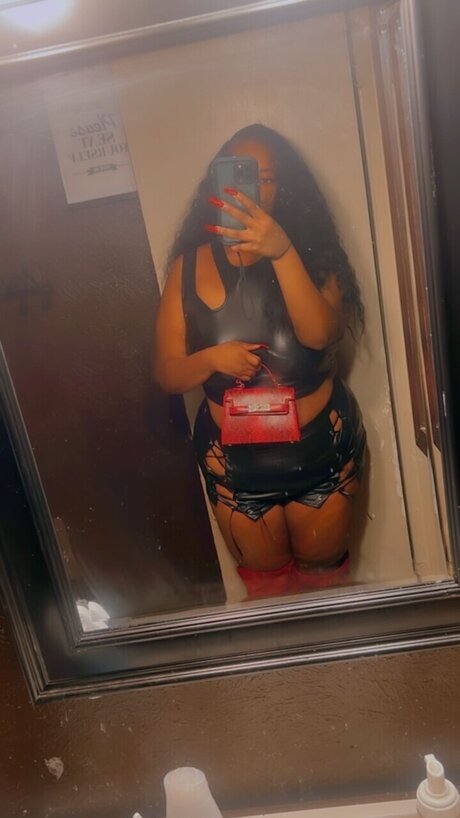 MzKittenBBW exclusive actress picture