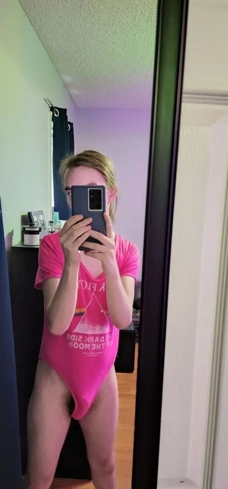 Twinkfemboi star nude archive