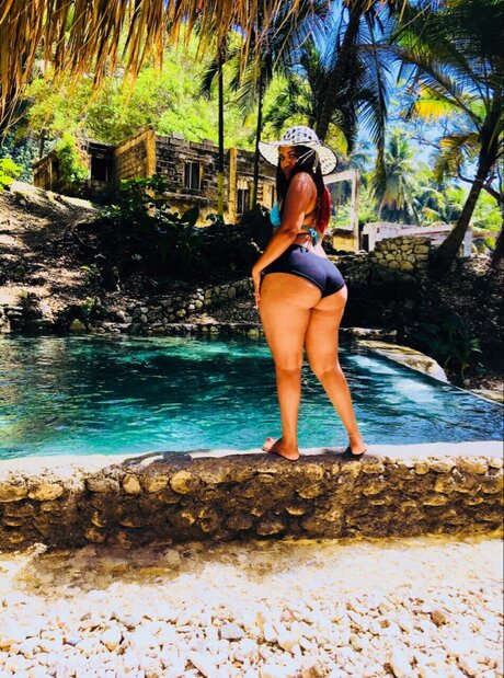 Edili Batista adult actress photo