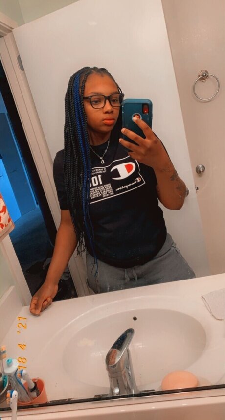 DessyBaeeee art actress img