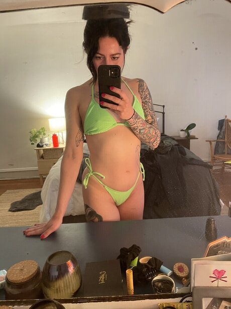 u95005684 exclusive model pictures