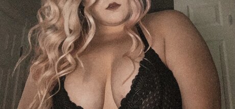 Wellendowed star sexy pictures