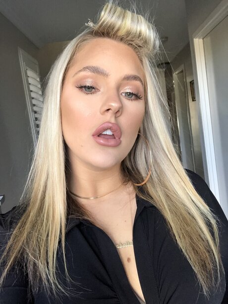 Candy Valentine sex pornstar img