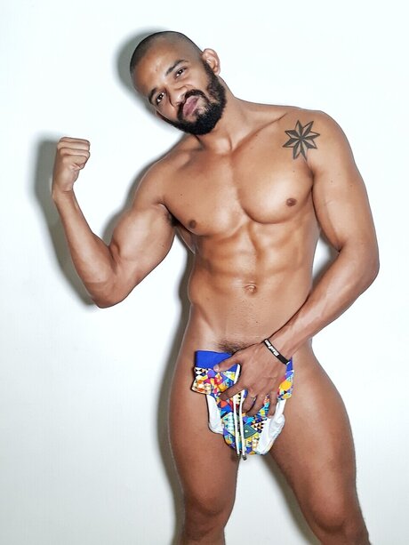 Enzo Brown star nice photo