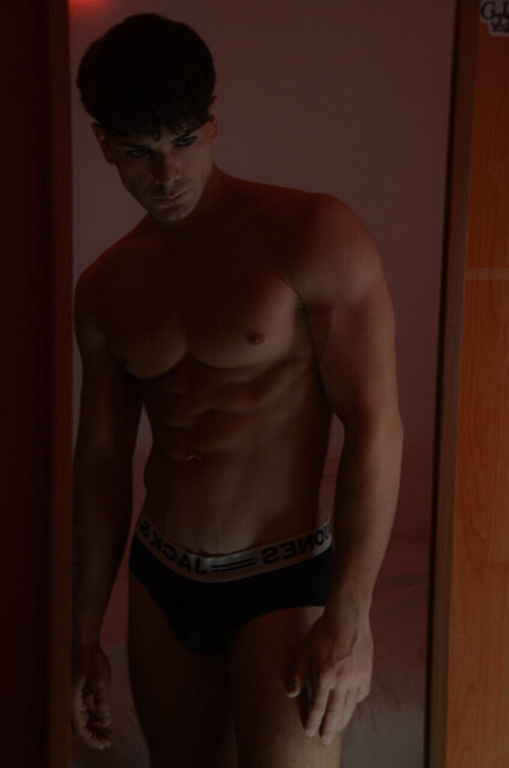 Lollof model free photo