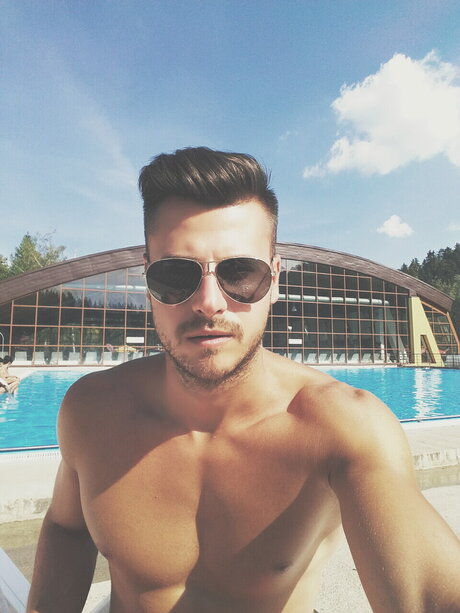 Green Fit top model pic