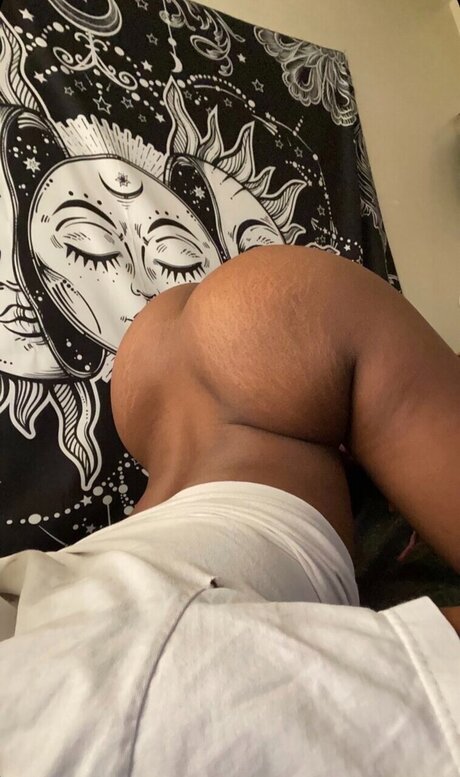 Sin n Gin model free pic