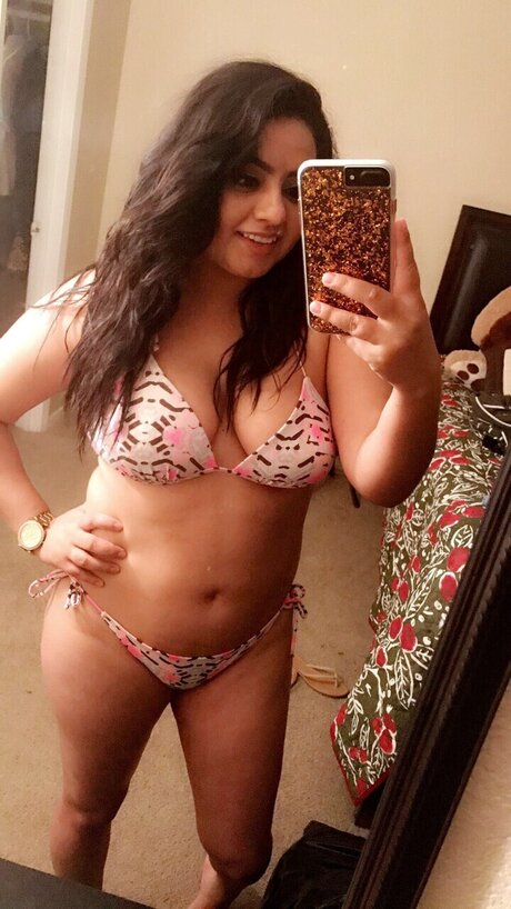 YareliR model nice archive