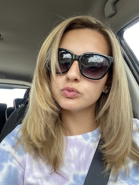 Chloe 22 model sex gallery