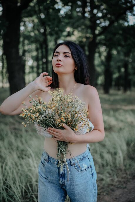 Alinka sexy actress galleries