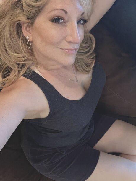 Yourneighborhoodmom pornstar exclusive pictures