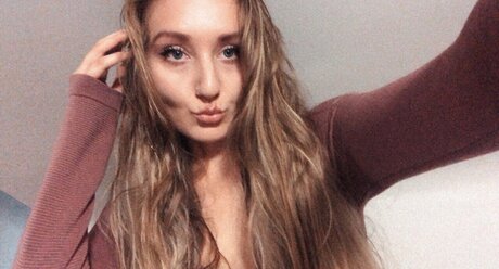 Brittney bender pretty model photo